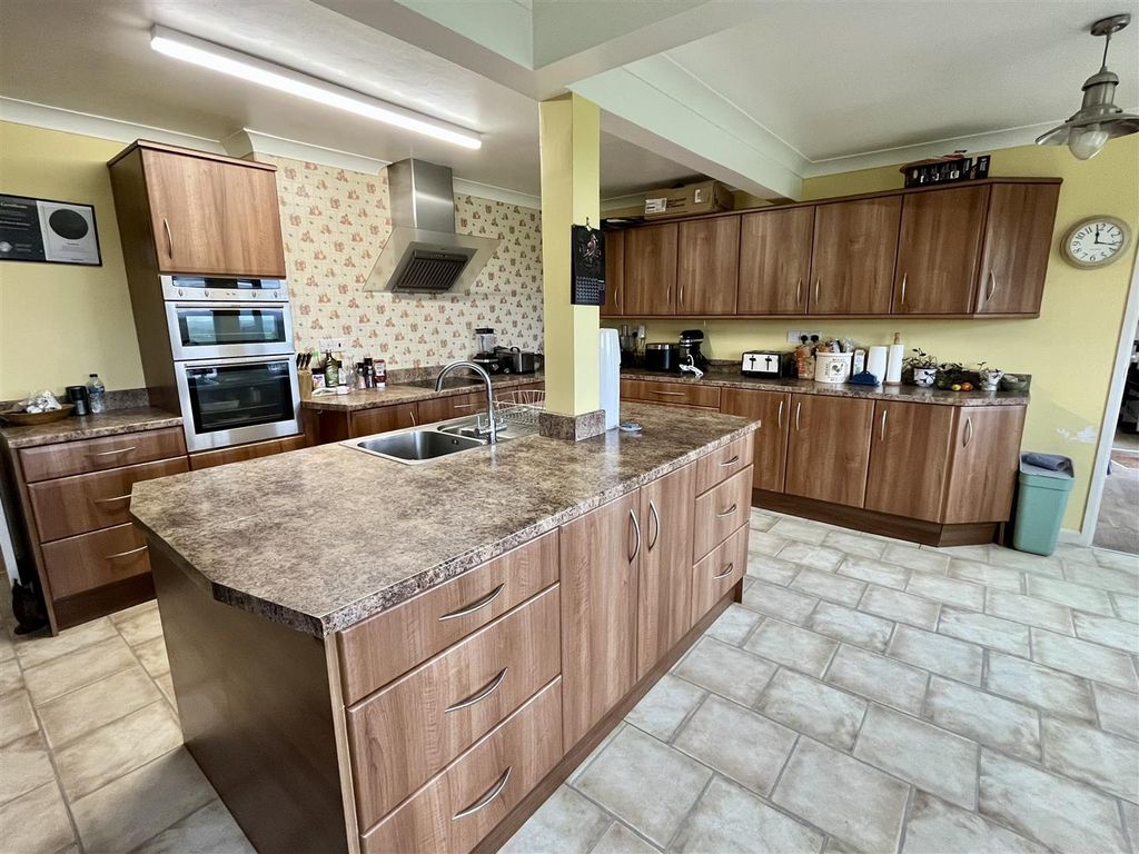 Property photo 2 of 13 Kitchen