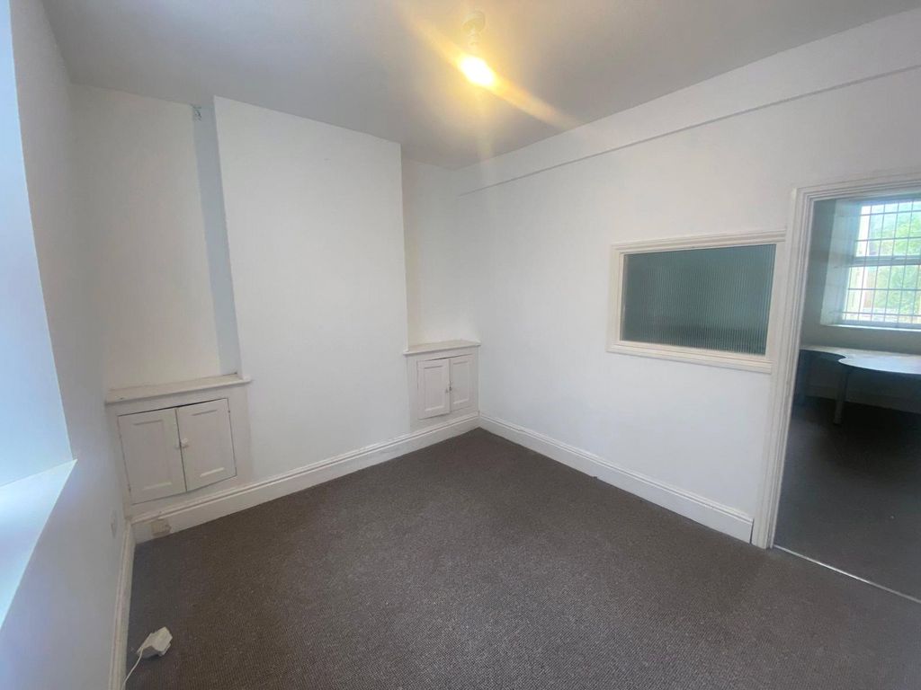 Property photo 2 of 19 Picture No. 35