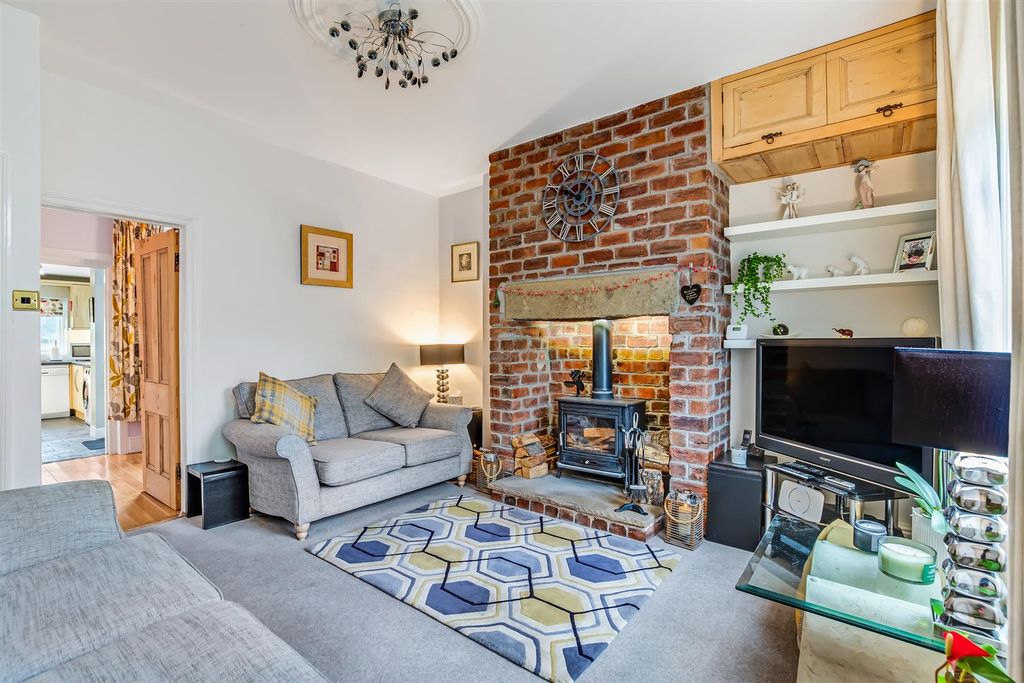 Property photo 1 of 18 Sitting Room.Jpg