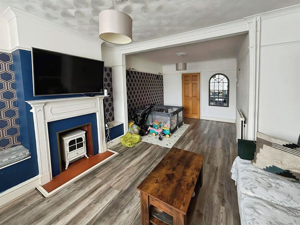 Property photo 2 of 11