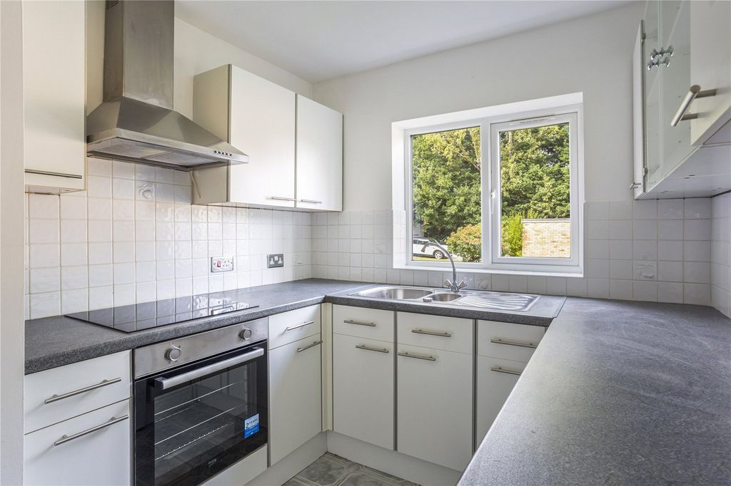 Property photo 3 of 7 Kitchen
