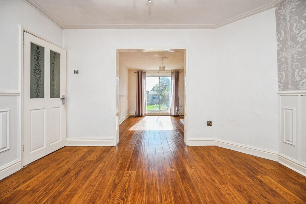 Property photo 3 of 15 Pbox-Img.Jpg