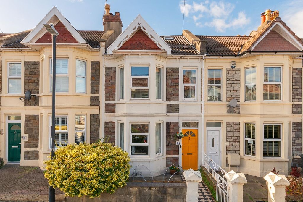 Property photo 2 of 33 3C9Rbn - External I.Jpg