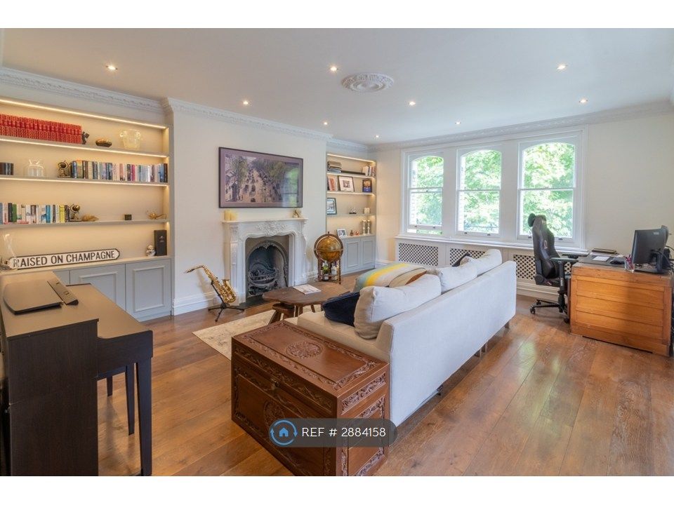 Property photo 1 of 18 Living Room