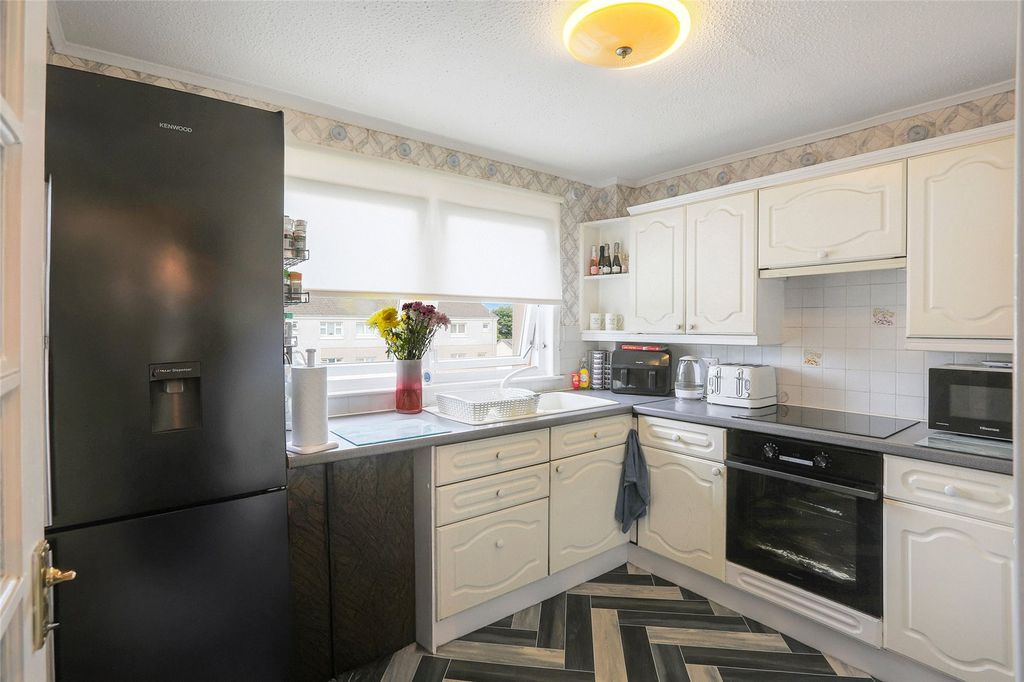 Property photo 3 of 21 Kitchen