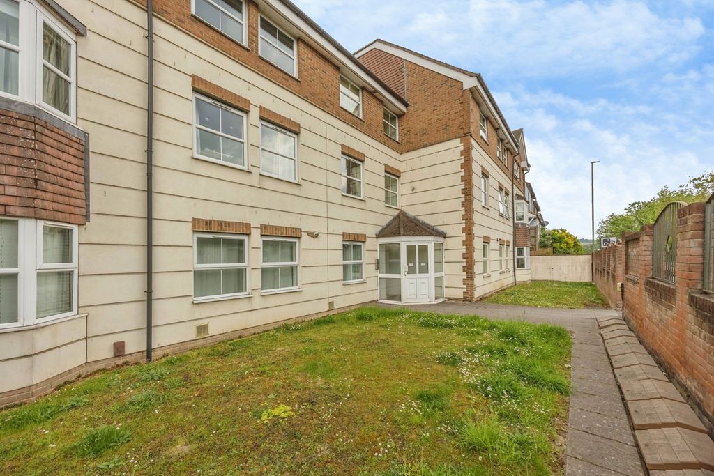 Property photo 2 of 13
