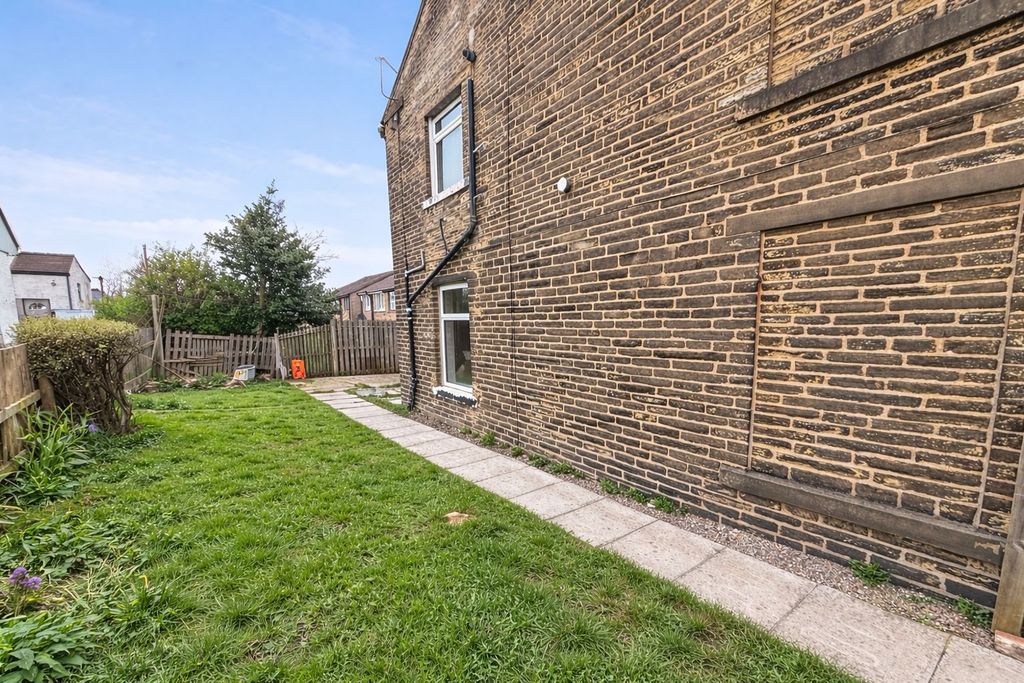 Property photo 2 of 10 Garden