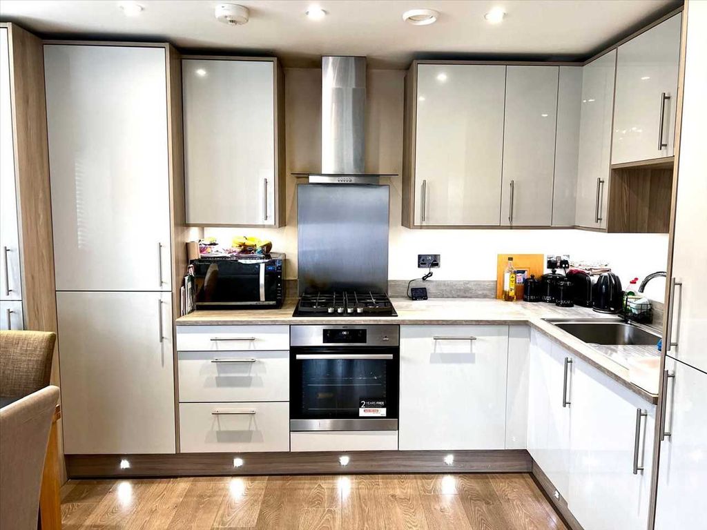 Property photo 3 of 10 Kitchen