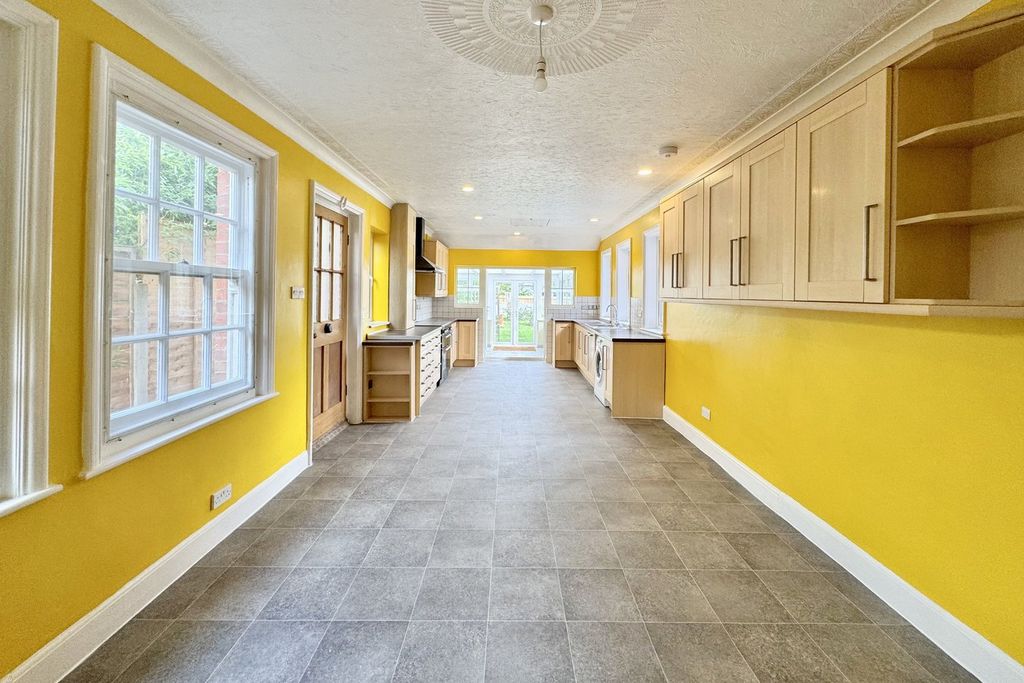 Property photo 2 of 26