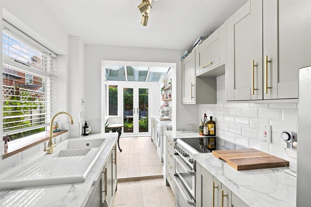Property photo 3 of 24 32-Newmarketstreet-013.Jpg