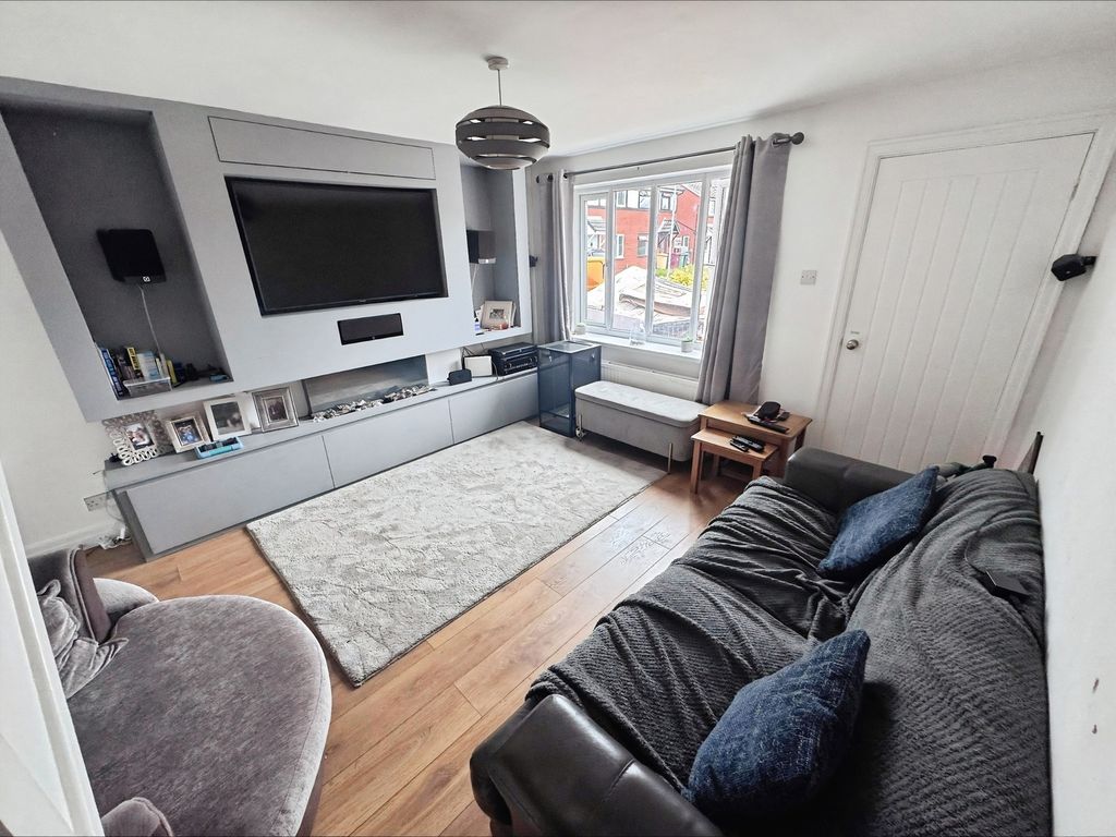 Property photo 3 of 10 Pbox-Img.Jpg