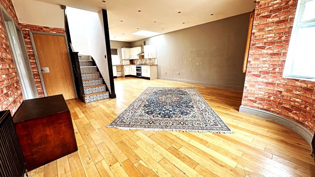 Property photo 2 of 24