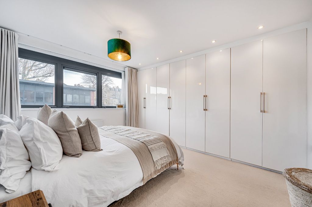 Property photo 3 of 22 Picture No. 21