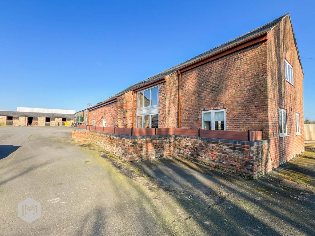 Property photo 1 of 34 Picture No. 32