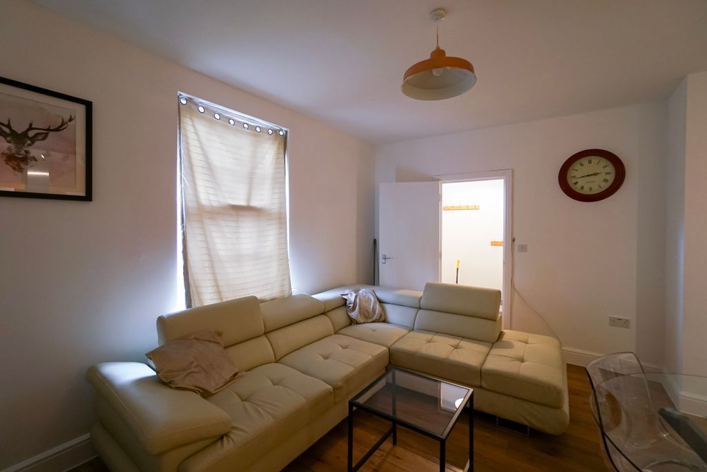 Property photo 3 of 13 Dsc09073