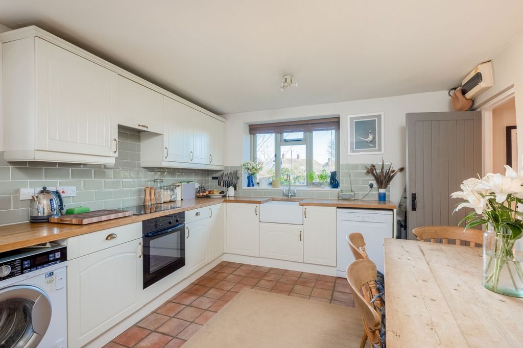 Property photo 2 of 14 Kitchen / Breakfast Room