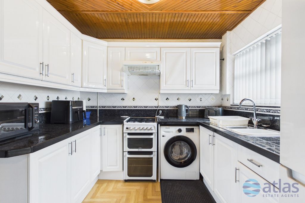 Property photo 2 of 24 Kitchen