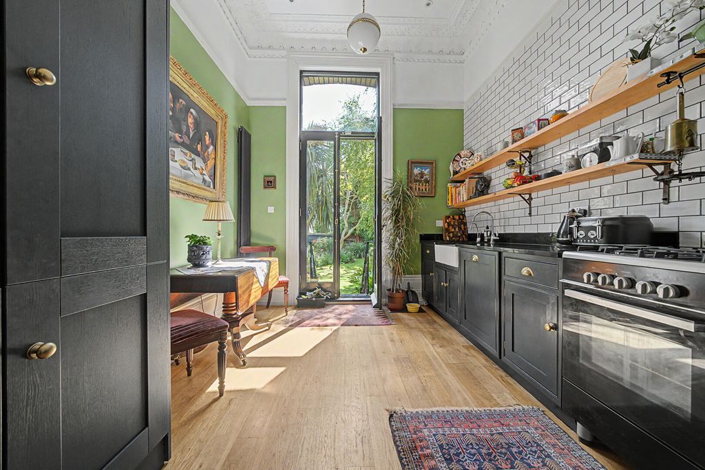 Property photo 3 of 12 Kitchen