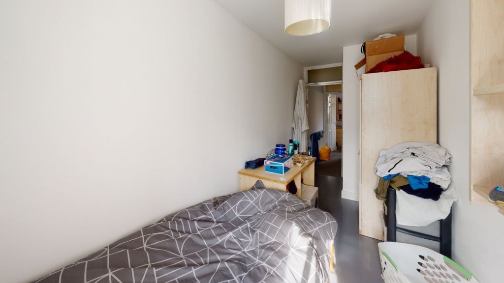Property photo 2 of 11 A Compact, Bright Single Bedroom Featuring A Neatl...