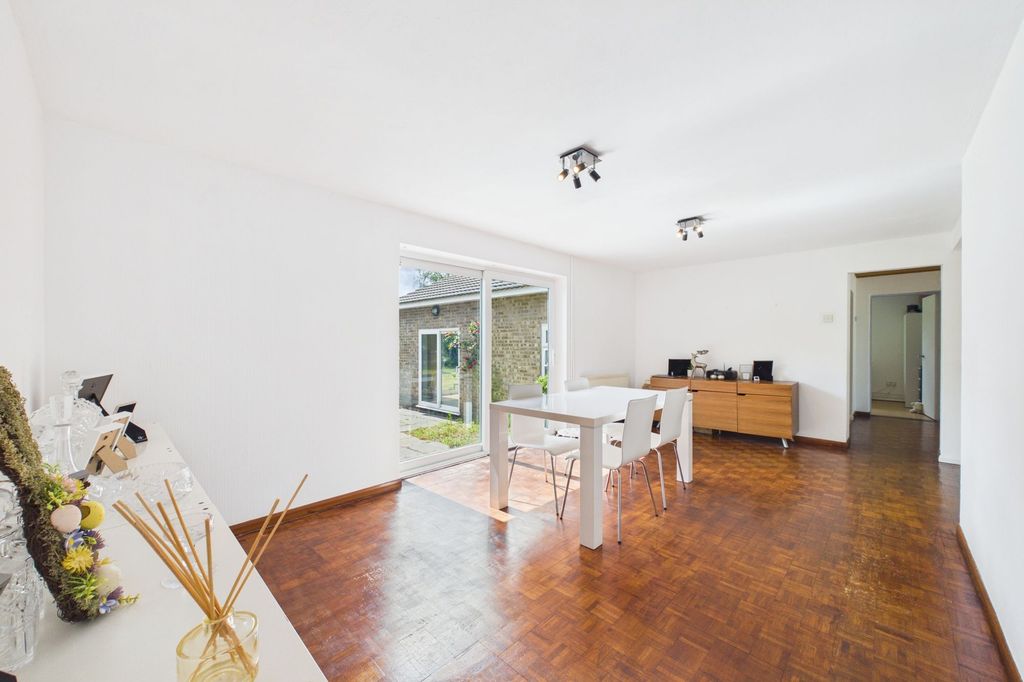 Property photo 3 of 33