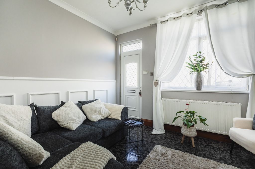 Property photo 2 of 23