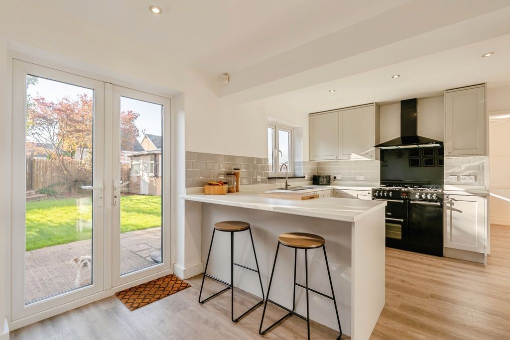 Property photo 3 of 33 Pbox-Img.Jpg