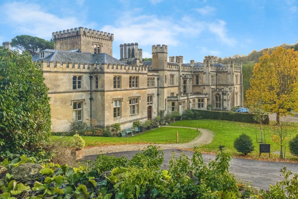 Property photo 3 of 21