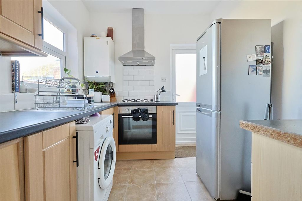 Property photo 3 of 8 6A554Fd6-22Ef-4168-9683-21A2B0479786_1_201_A.Jpeg