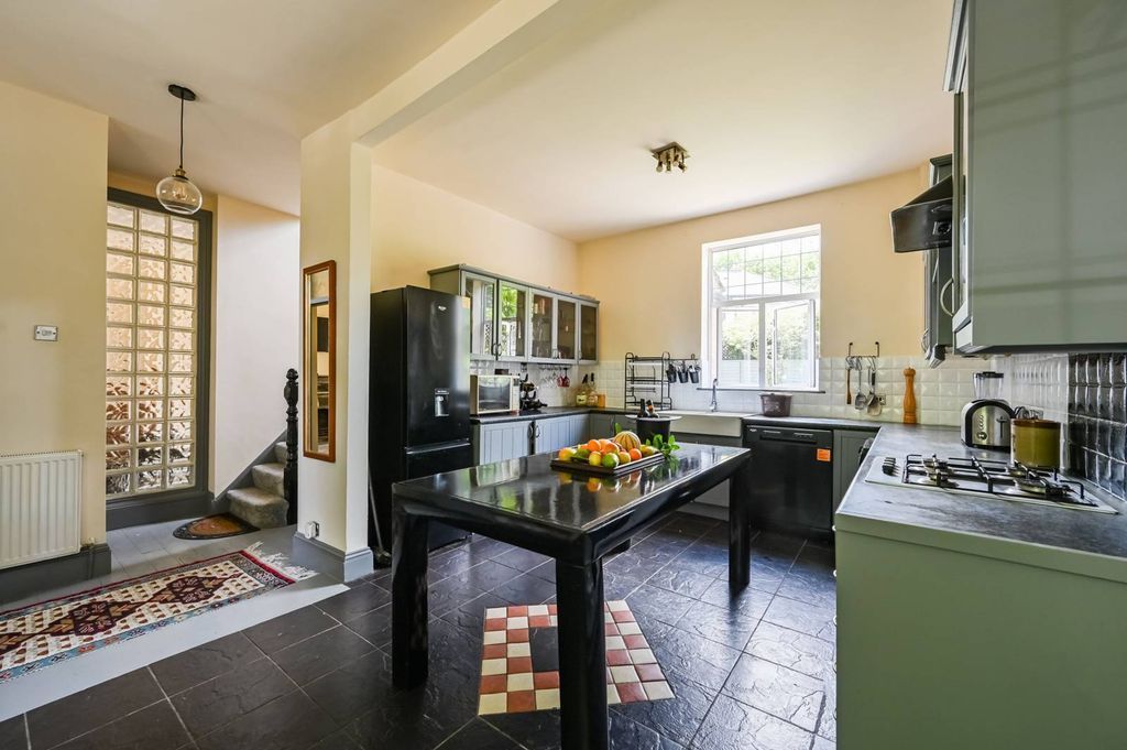 Property photo 1 of 29