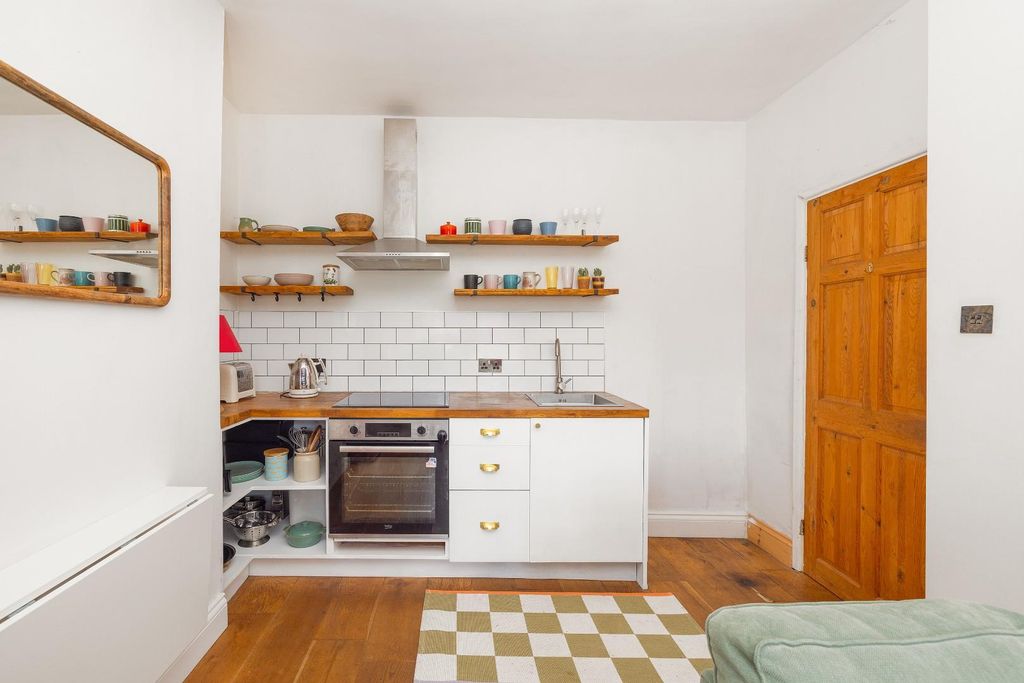 Property photo 1 of 17 Char6242.Jpg