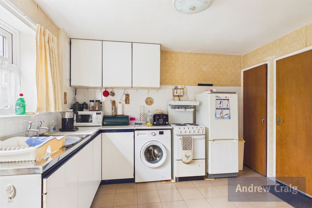 Property photo 3 of 11 Kitchen Diner