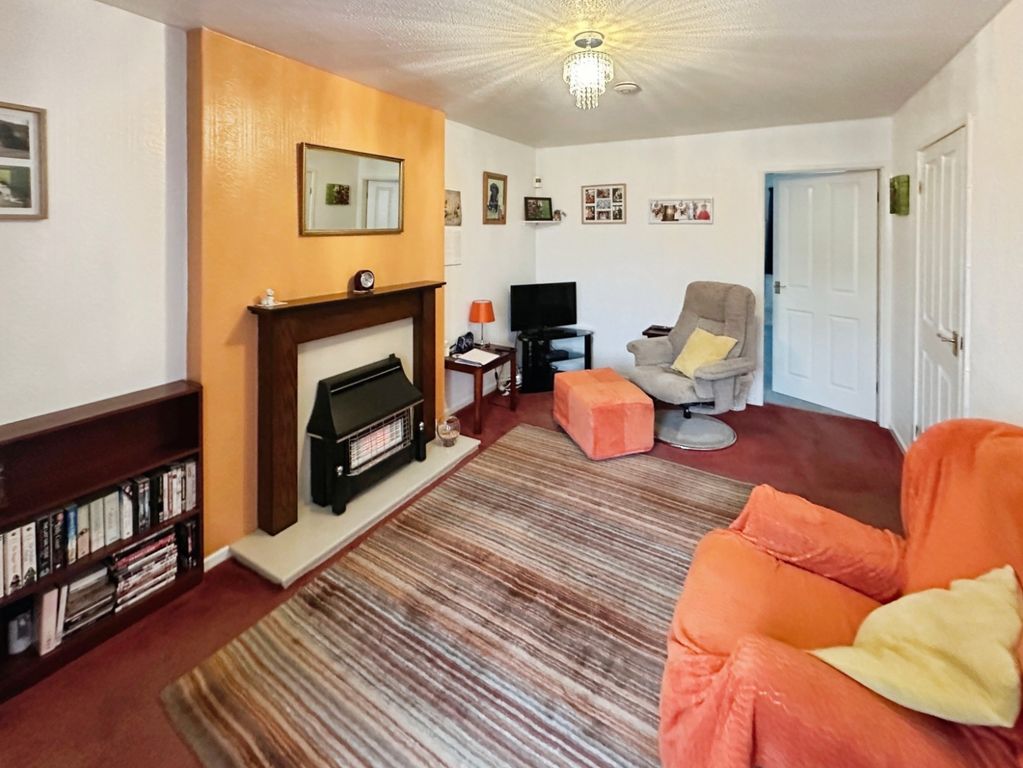 Property photo 2 of 11 Lounge