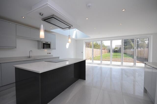 Property photo 3 of 20 Kitchen