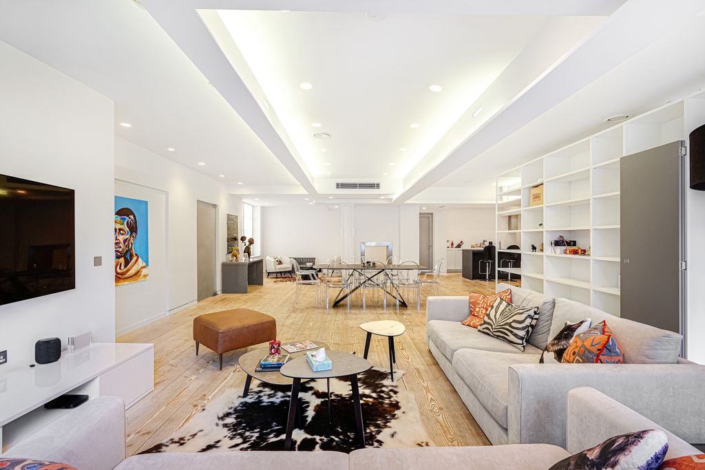 Property photo 2 of 10 34 The Regent Lof...