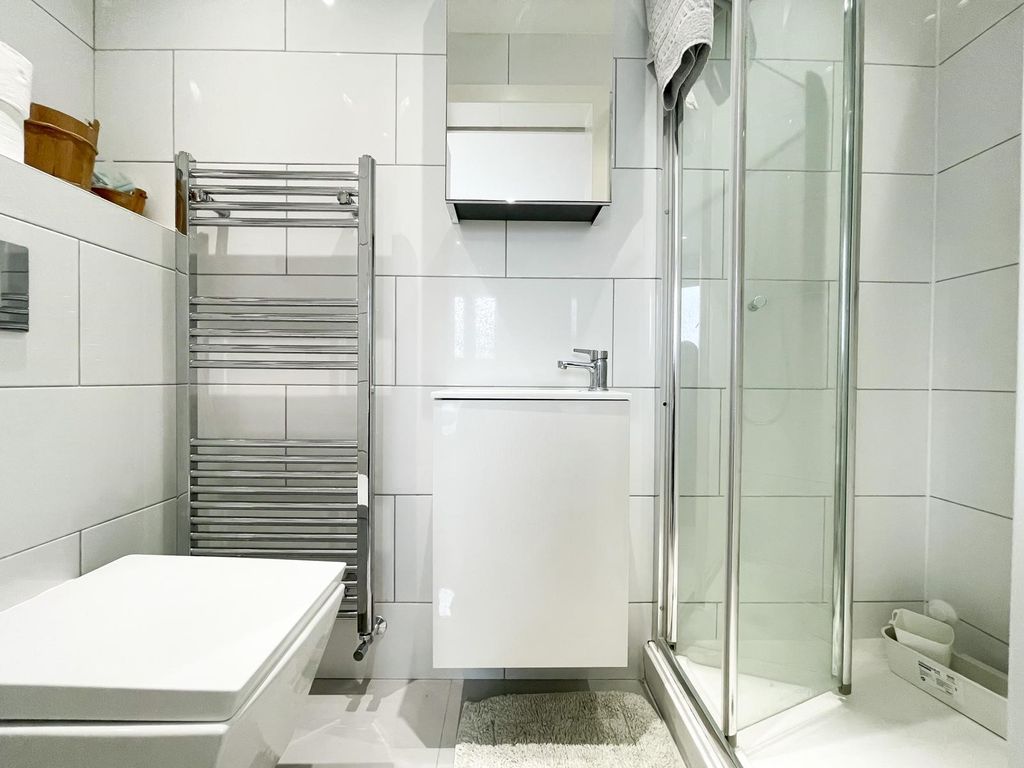 Property photo 2 of 8 Photo 4