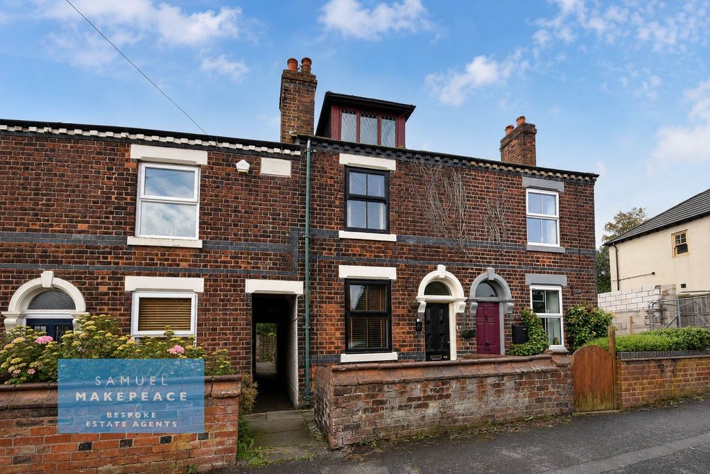 Property photo 1 of 18 Spacious Four Bedroom Terraced Property With Loft Conversion