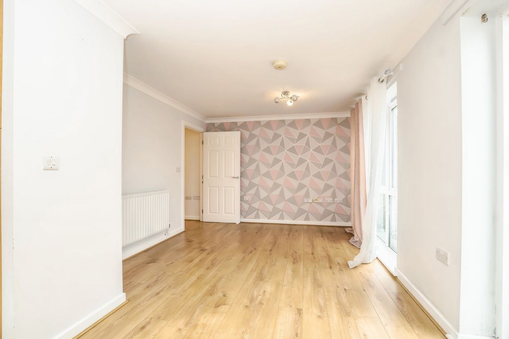 Property photo 3 of 8 Photo