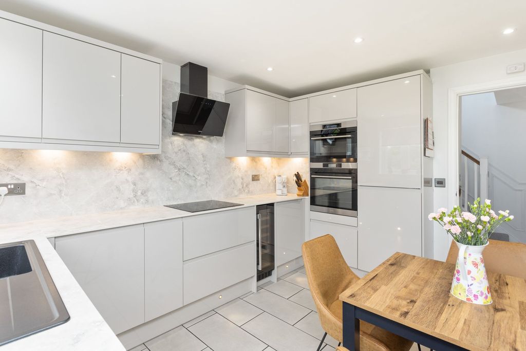 Property photo 1 of 41 Kitchen / Dining Area