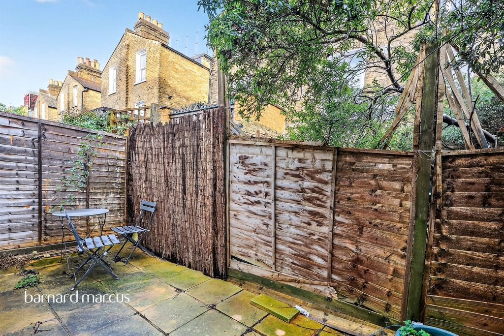 Property photo 3 of 9 Garden