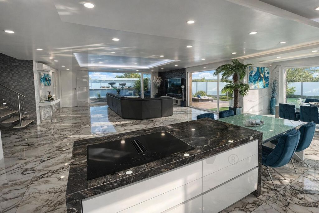 Property photo 3 of 30