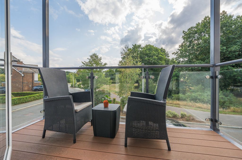 Property photo 2 of 15 1333097-7-688ce5F...