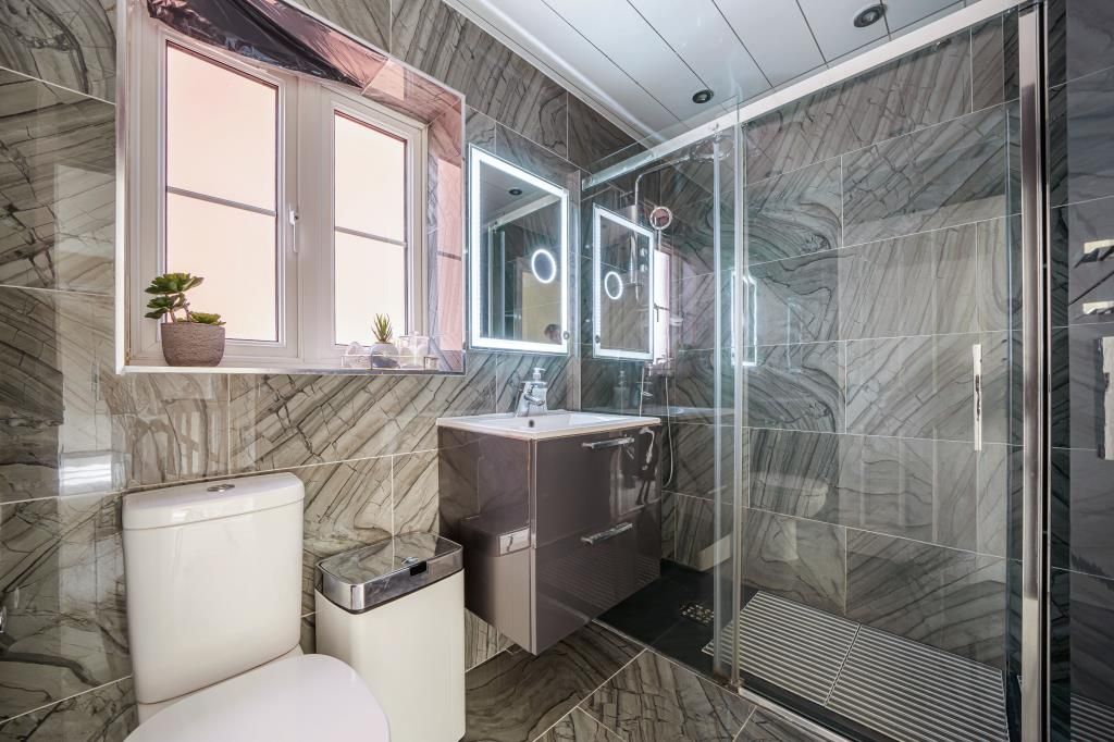 Property photo 3 of 20 Bathroom