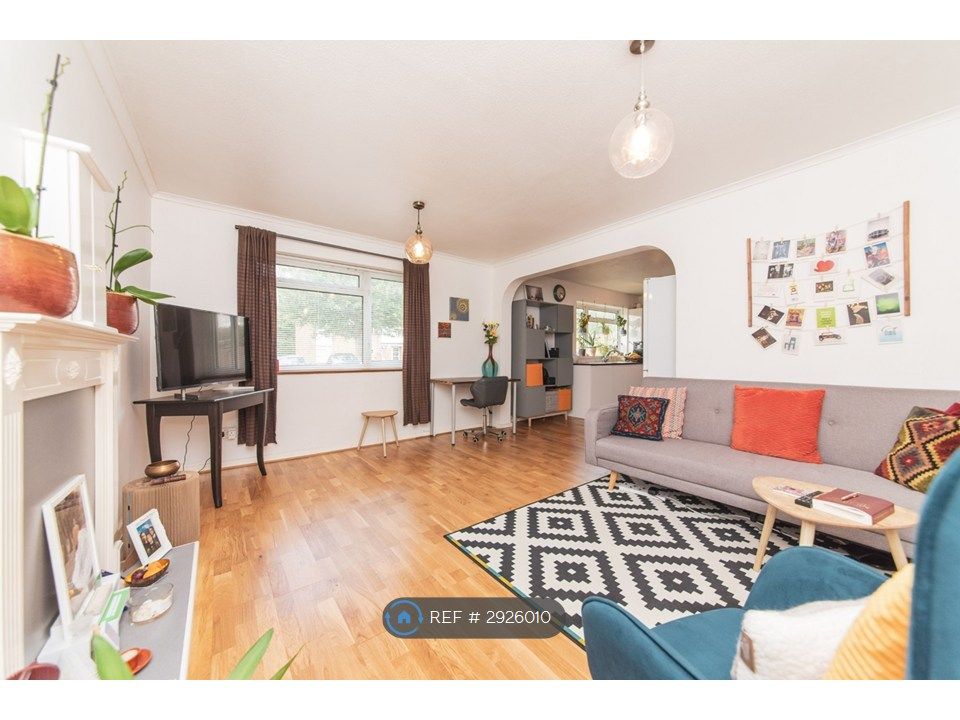 Property photo 1 of 8 Living Room