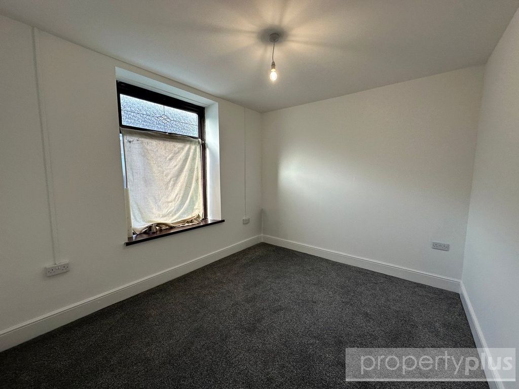 Property photo 2 of 14 Picture No. 15