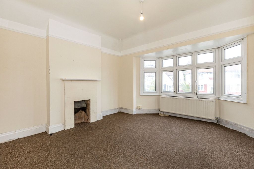 Property photo 2 of 13 Picture No. 24