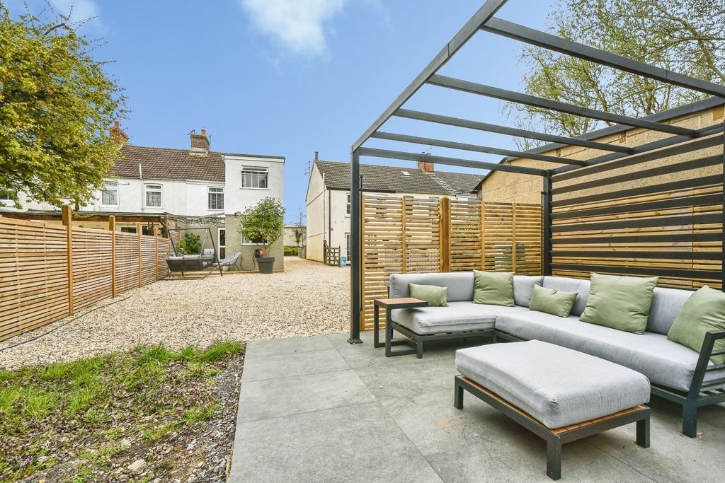 Property photo 2 of 19