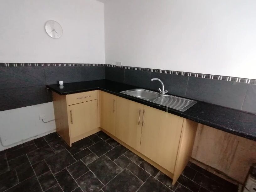 Property photo 3 of 10 Kitchen