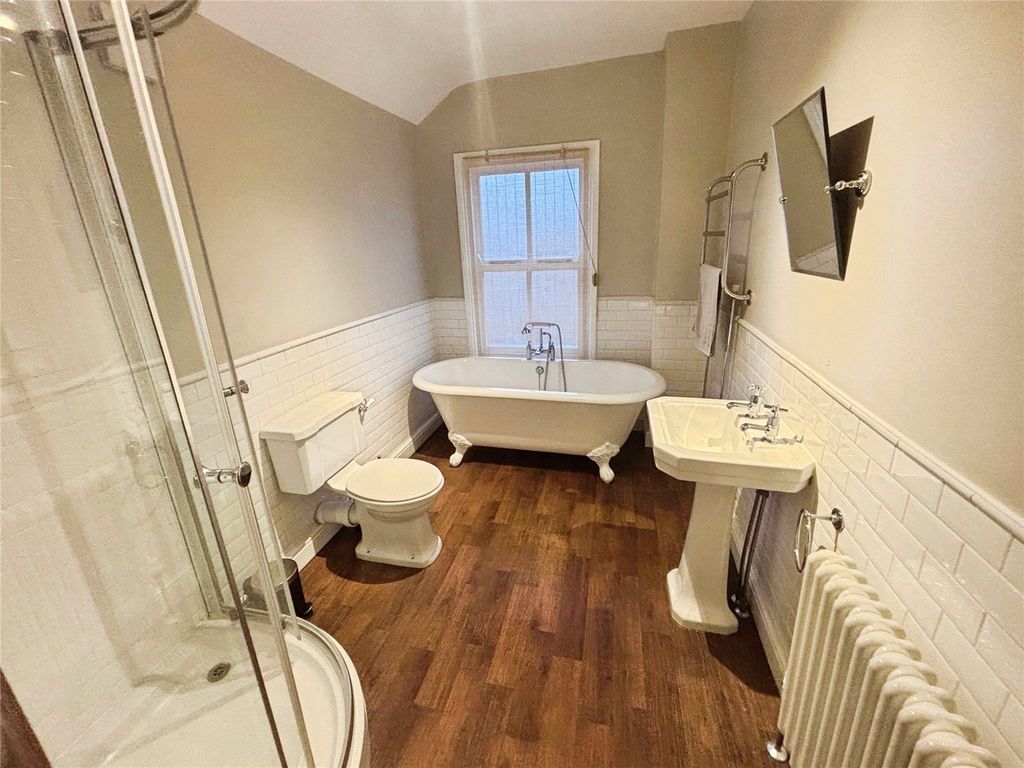 Property photo 3 of 11 Bathroom