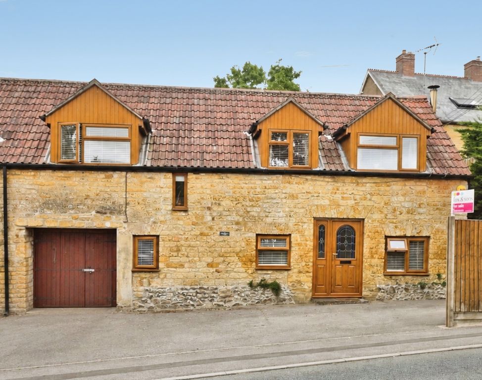 Property photo 1 of 19 Outside