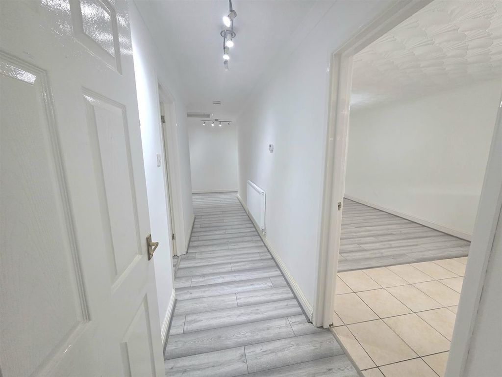 Property photo 2 of 14 Hallway.Jpeg